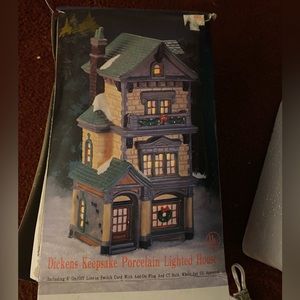 Dickens keepsake porcelain lighted house
